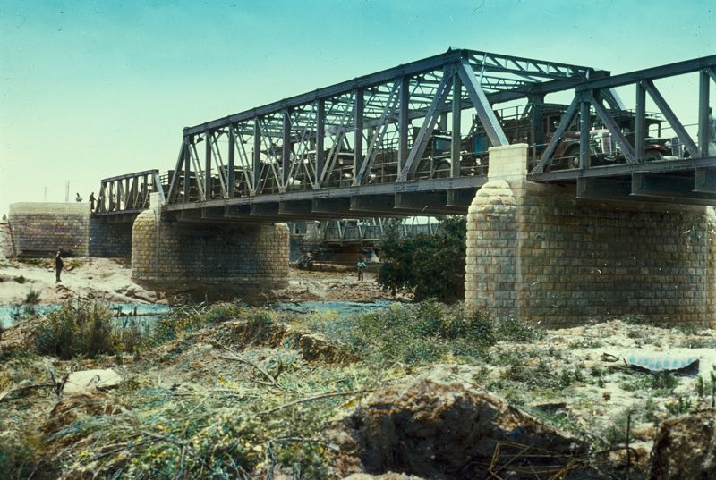 באזור גשר אלנבי, עברו כנראה בנ"י ויהושע את הירדן, הנמצא כ-5 ק"מ מזרחית לעיר יריחו ככתוב,"וְהָעָם עָבְרוּ, נֶגֶד יְרִיחוֹ" יהושע ג