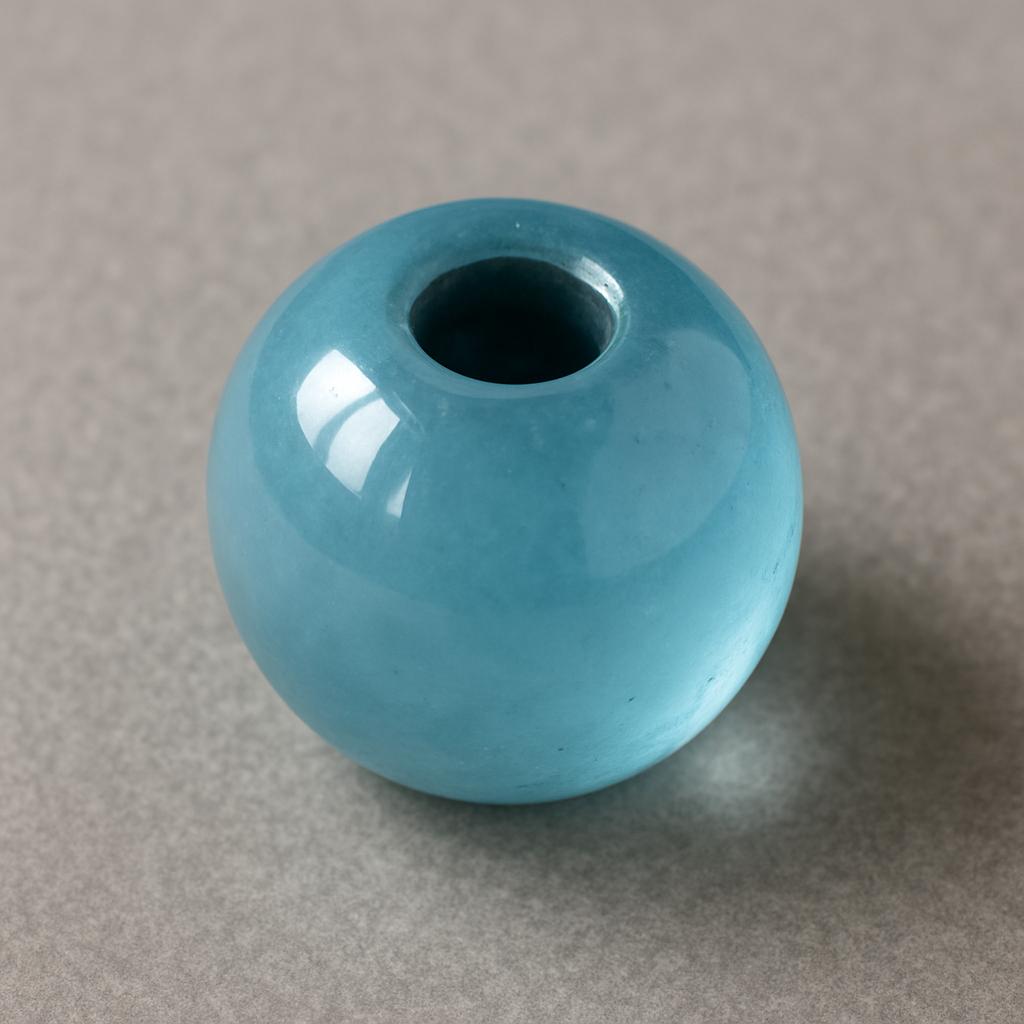 עַל אֲשֶׁר שָׁכְנָה בּוֹ עַצֶּבֶת