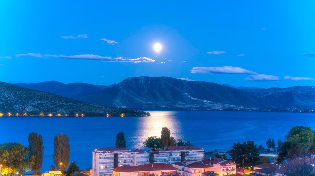 וְאָז הִגִּיעַ הַלַּיְלָה