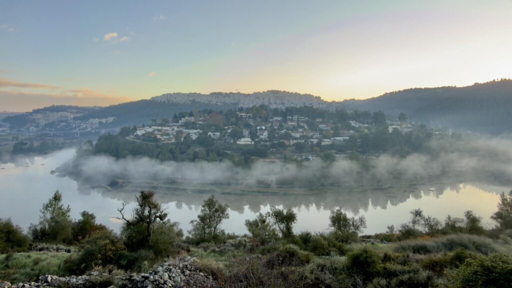 עַל צַג הַשָּׁעוֹן